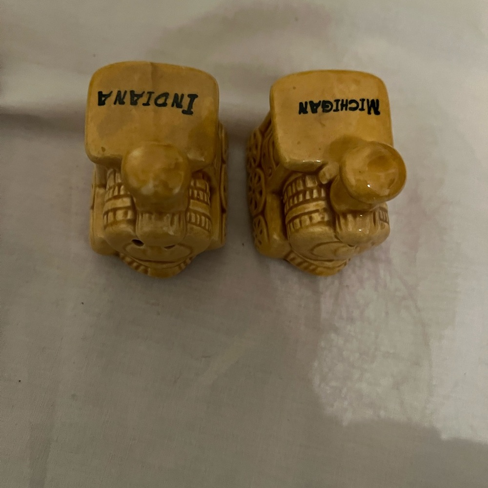 Lipco Train salt and pepper shakers made in Taiwan Michigan and Indiana